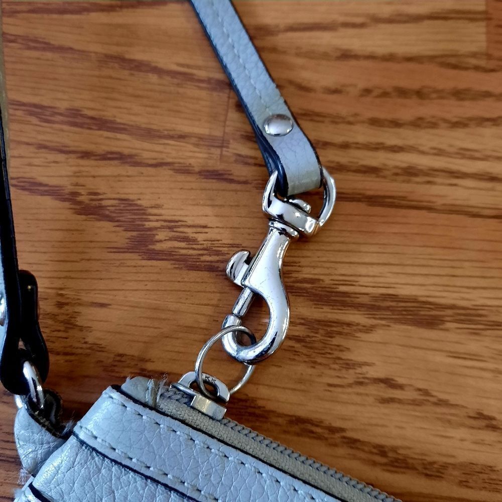 💐COACH Vintage Pebbled Leather Wristlet TIMELESS! - Picture 7 of 13